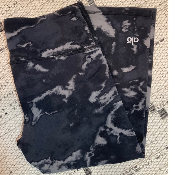 ALO Yoga Pants - Alo Yoga High Waist Crop Legging Smoke Cloud Print Activewear Womens